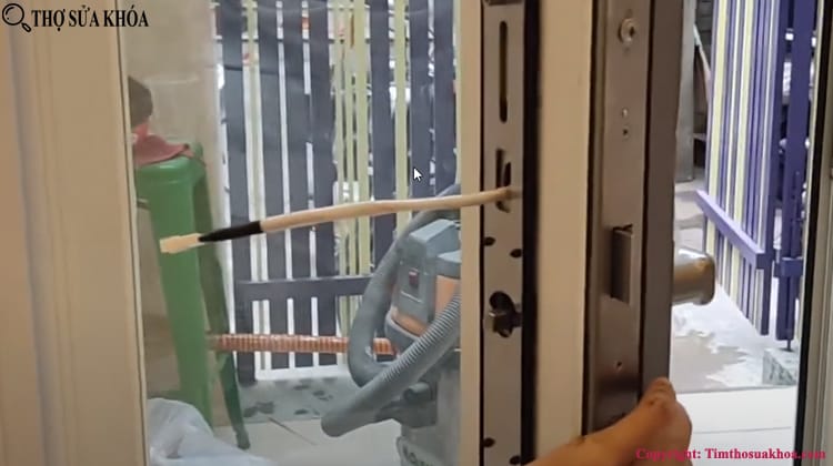 Cách lắp khóa cửa vân tay cửa nhôm