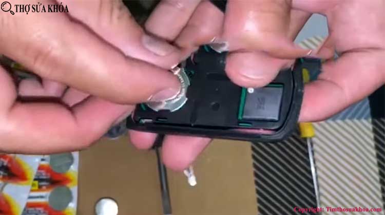 Thợ thay pin chìa khóa Smartkey tại Tân An