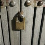 cách mở ổ khóa chìa vuông