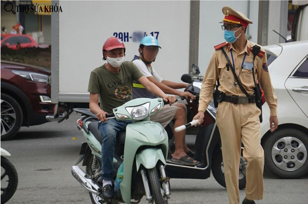 Xe máy không gương phạt bao nhiêu?