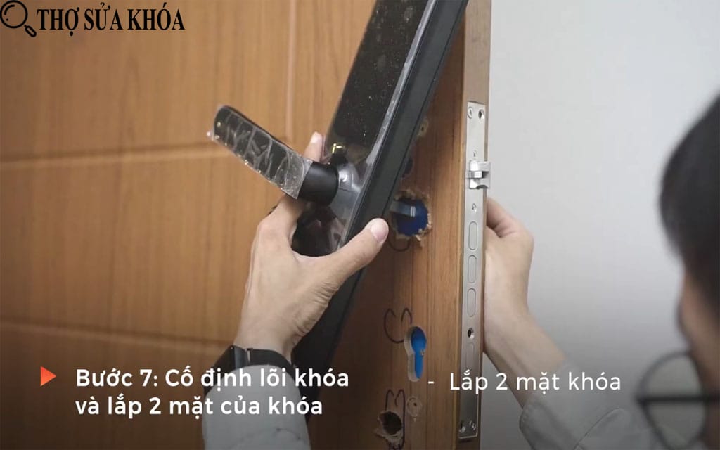 Cách tháo lắp khóa cửa tay gạt