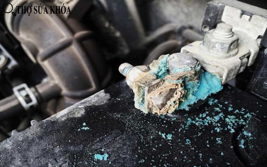 Ác quy hết điện do nhiệt độ môi trường