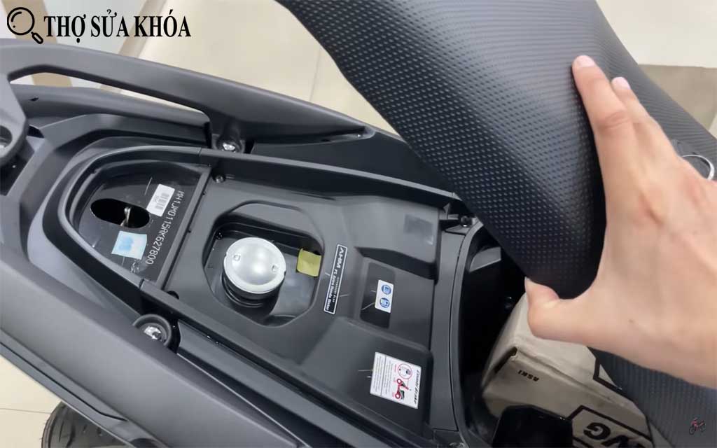 Cách mở cốp xe Vario